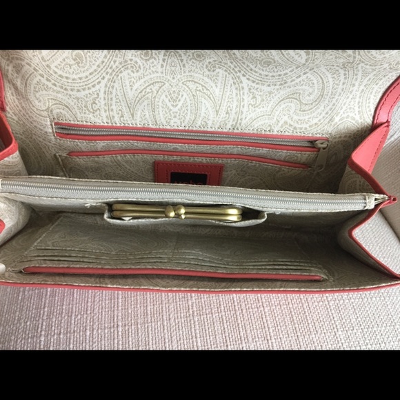 🚨SOLD🚨HOBO clutch - Picture 3 of 3